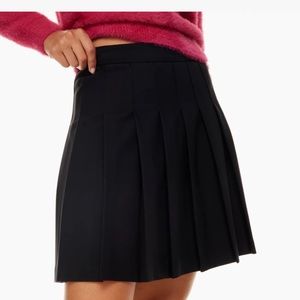 NWOT Aritzia Sunday Best Olive Mini 17” Pleated Skirt